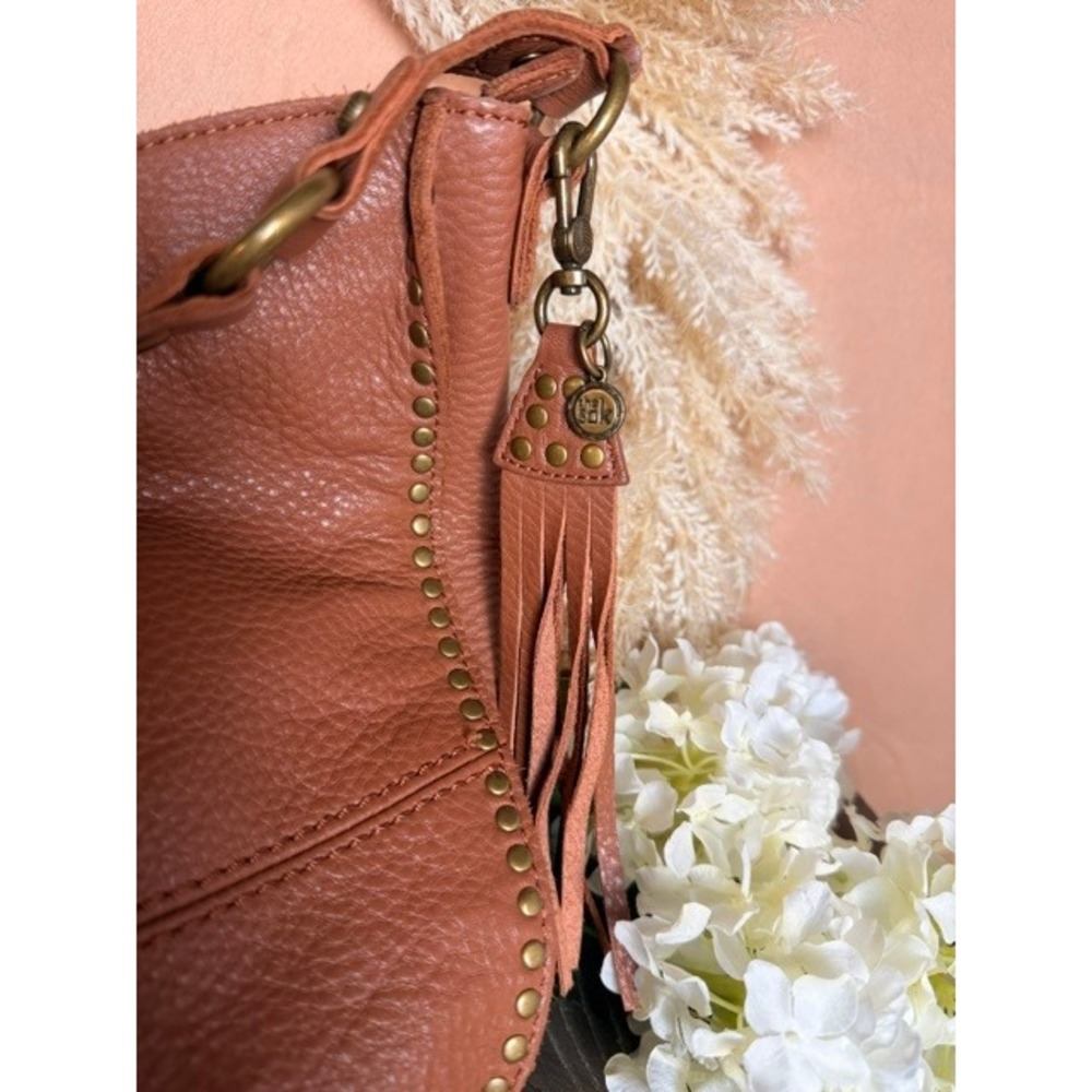 The Sak Pebbled Leather Studded Hobo Shoulder Bag Cognac Brown Tassel Large - Picture 3 of 16